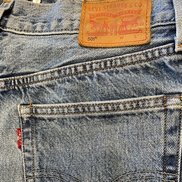 Levi Cut Off Jean Shorts - Picture 4 of 5